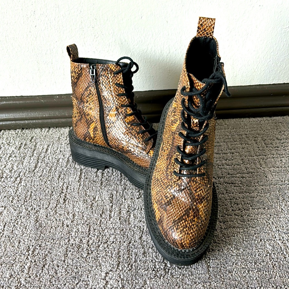 Bershka snake boots